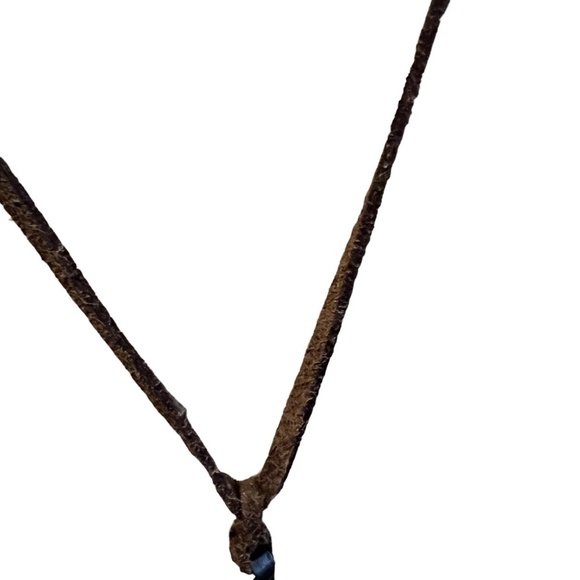 HANDMADE & ECO- FRIENDLY HORN PROTECTIVE CHAIN AND PENDANT - Picture 4 of 8